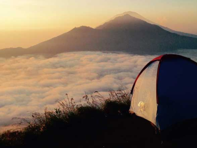 Berkemah di Gunung Batur (foto: balimorningtrekkingtour.com)