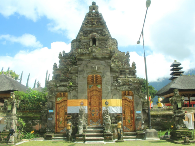 Pura Penataran Agung (foto: ulundanuberatan.com)
